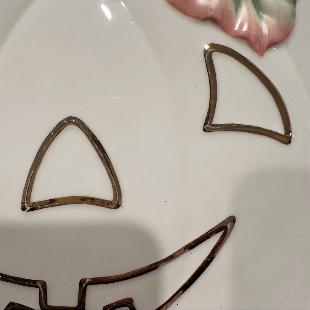 Lenox Ceramic Halloween Jack-O-Lantern Plate with Gold and Cream Accents - Picture 13 of 16